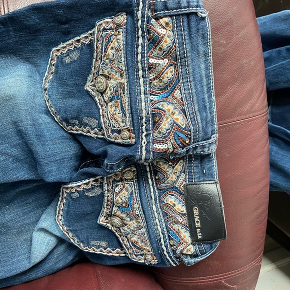 Grace - Picture 2 of 3